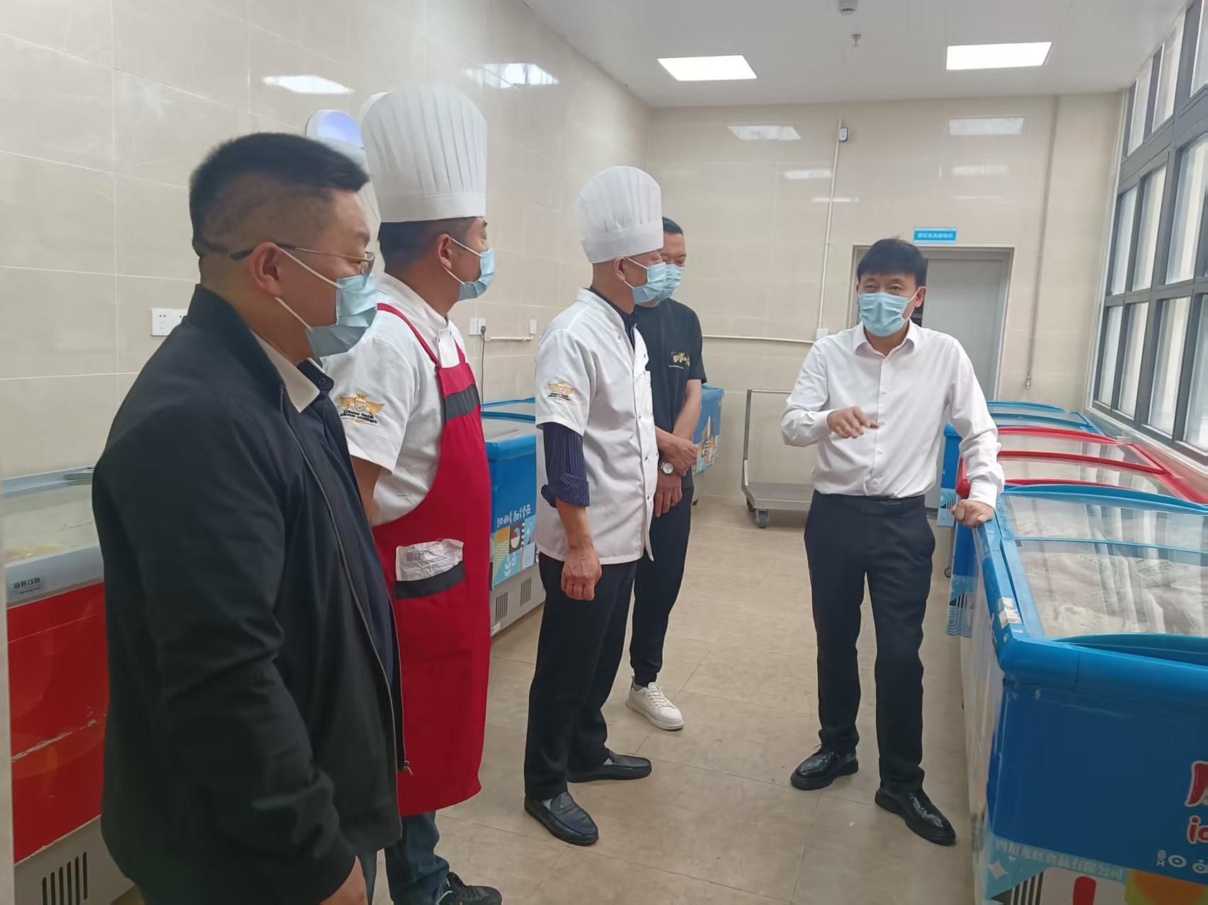 校长郭云东带队开展食堂食品安全专项检查