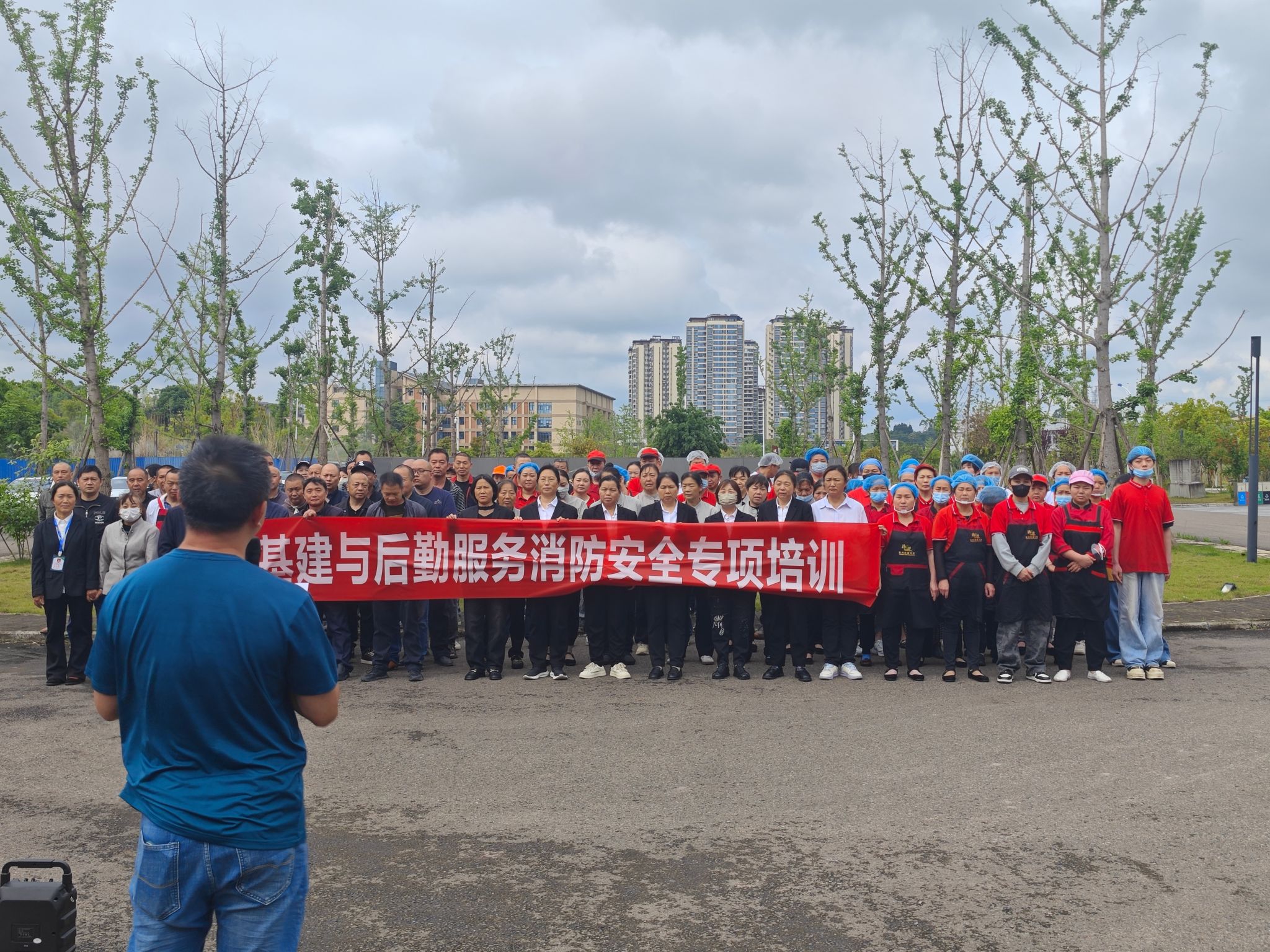 基建与后勤服务处组织消防实操演练