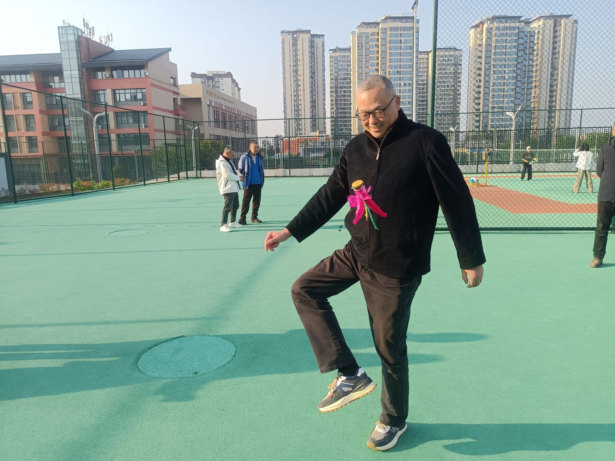 毽子翻飞展风采 凝心聚力乐开怀  —— ...